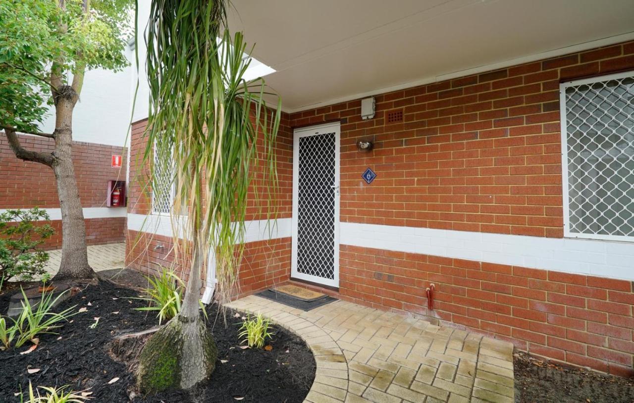 6 Light Bright Home In South Perth Exterior photo